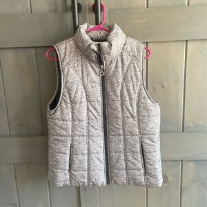 Cambridge Dry Goods 
Grey puffer vest 
Side XL